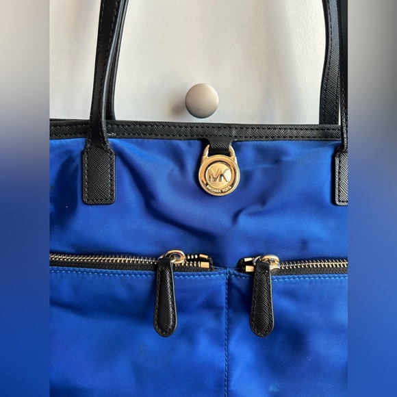 Authentic Michael Kors Purse - Picture 2 of 10